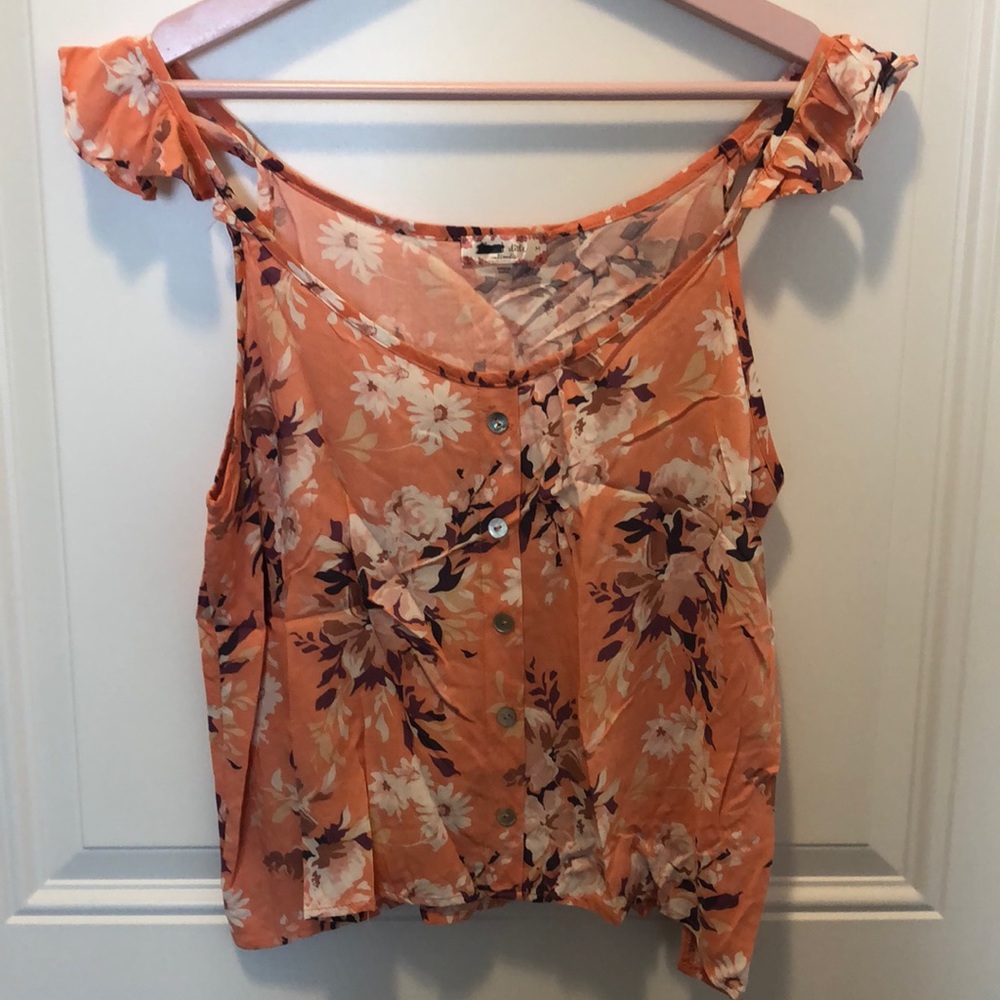 Floral pattern peach top with ruffle sleeves